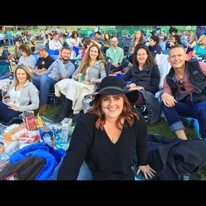 Meet your Posher, Thea